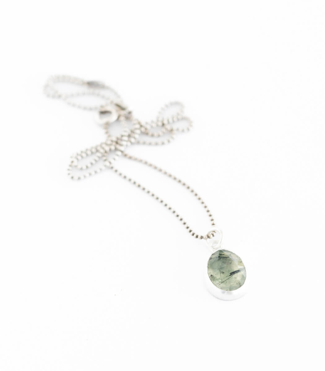 Silber Anhänger Prehnit – Rückseite, Naturschmuck Unikat von goodrun