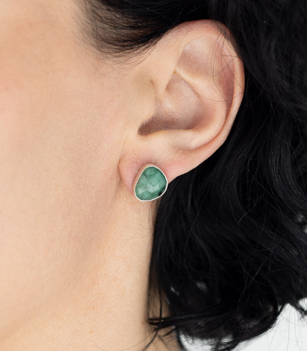 Ulmenblatt Ohrhänger Smaragd Silber, Gesamtansicht, handgefertigter Naturschmuck – goodrun