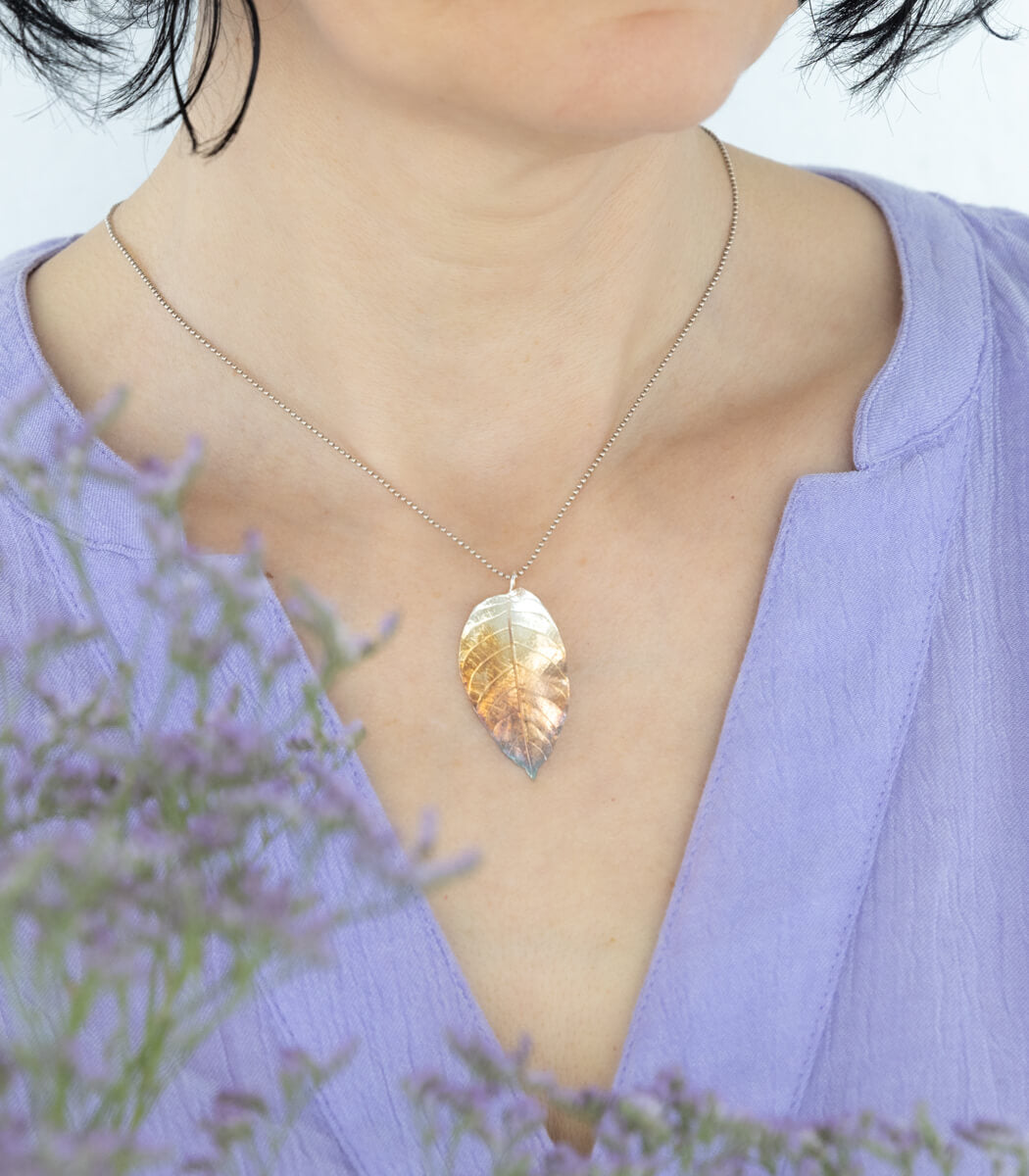 Walnussblatt Anhänger Silber, Detailansicht Blatt, Naturschmuck handgemacht – goodrun