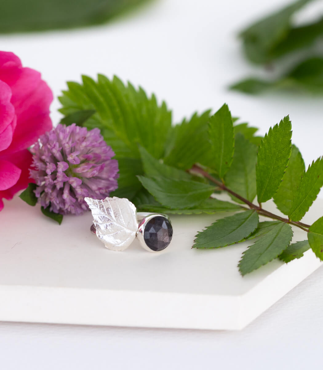 Stern Saphir Ring Silber Gr. 58, Nahaufnahme Stein, Recyclingsilber Unikat – goodrun
