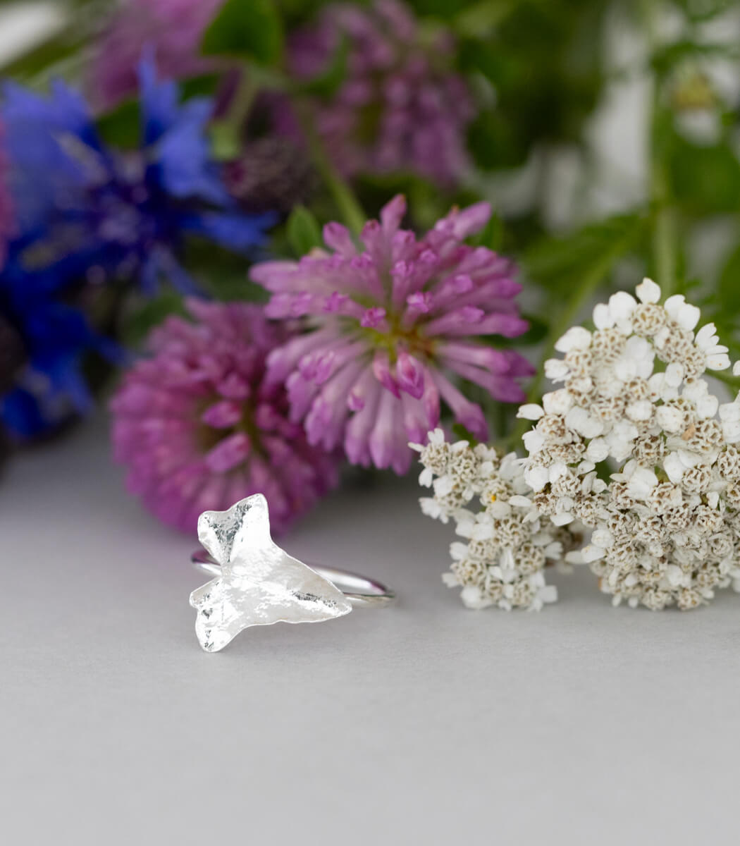 Silber Ring Efeublatt Gr. 57 – handgefertigter Naturschmuck aus echtem Efeublatt, Recyclingsilber goodrun