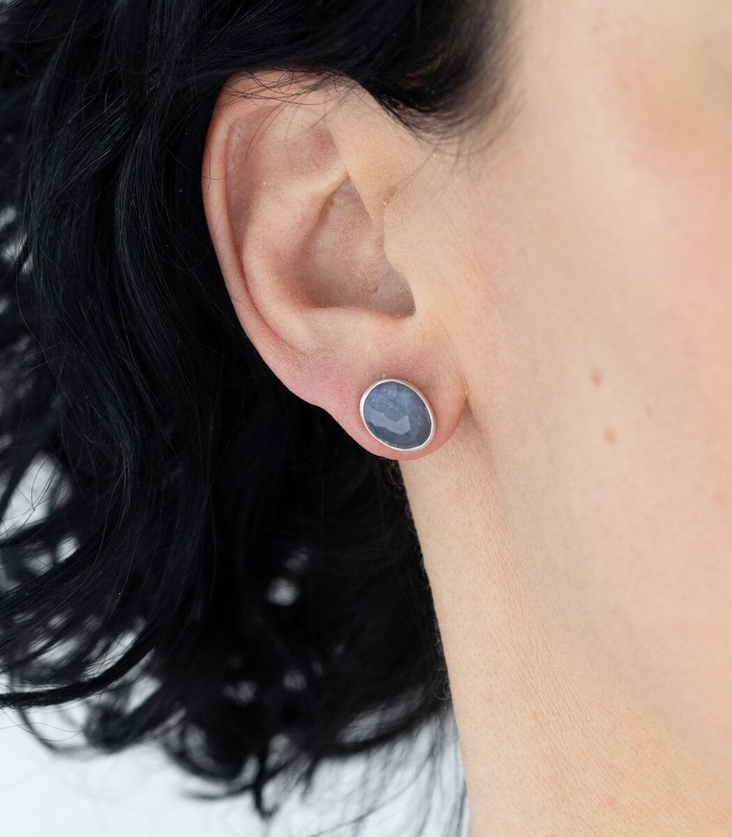 Hopfenblatt Ohrhänger Tansanit Silber, Gesamtansicht, handgefertigter Naturschmuck – goodrun