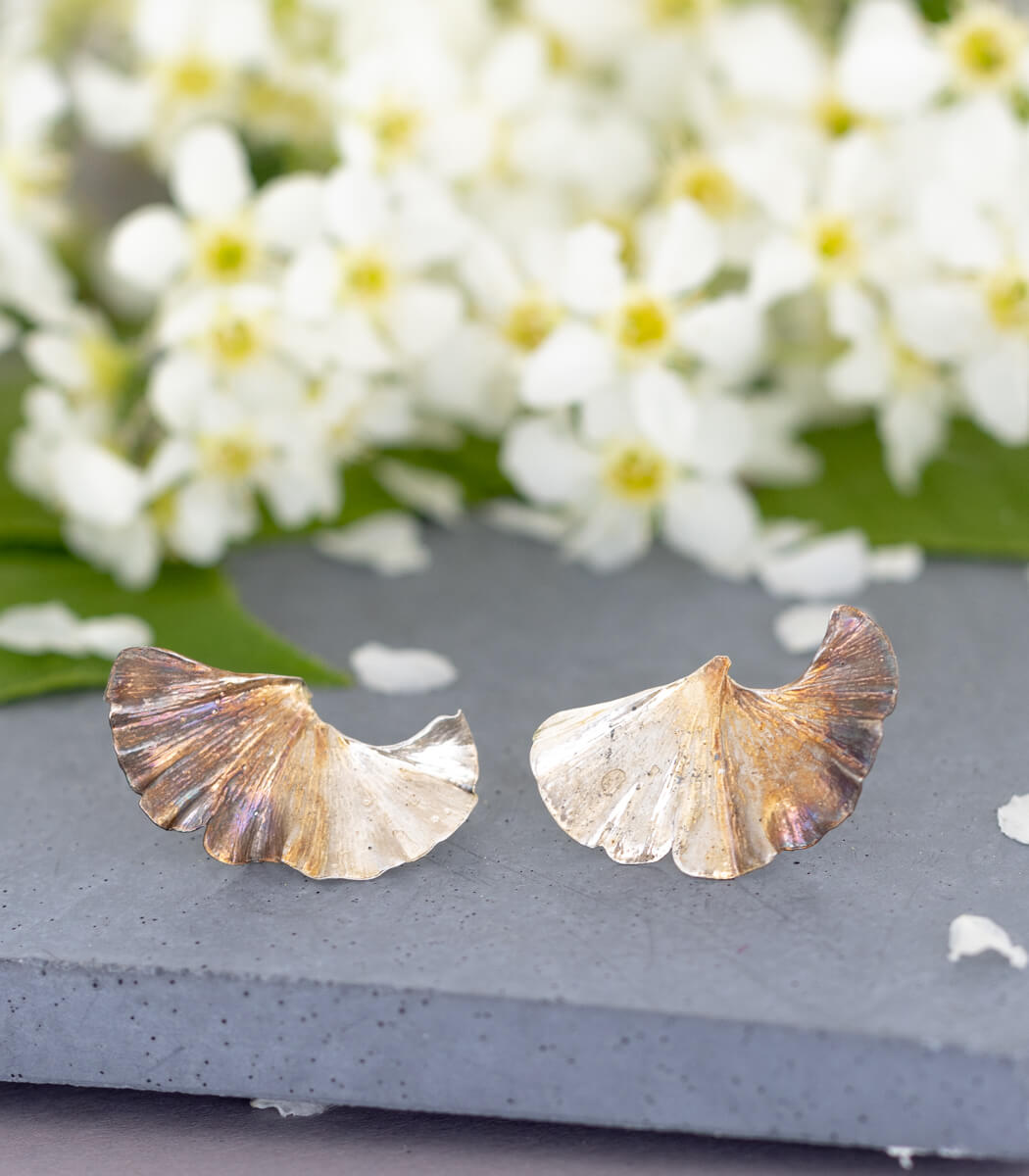 Ginkgo Ohrstecker aus Recyclingsilber, handgefertigt, echtes Ginkgoblatt, Unikat – goodrun