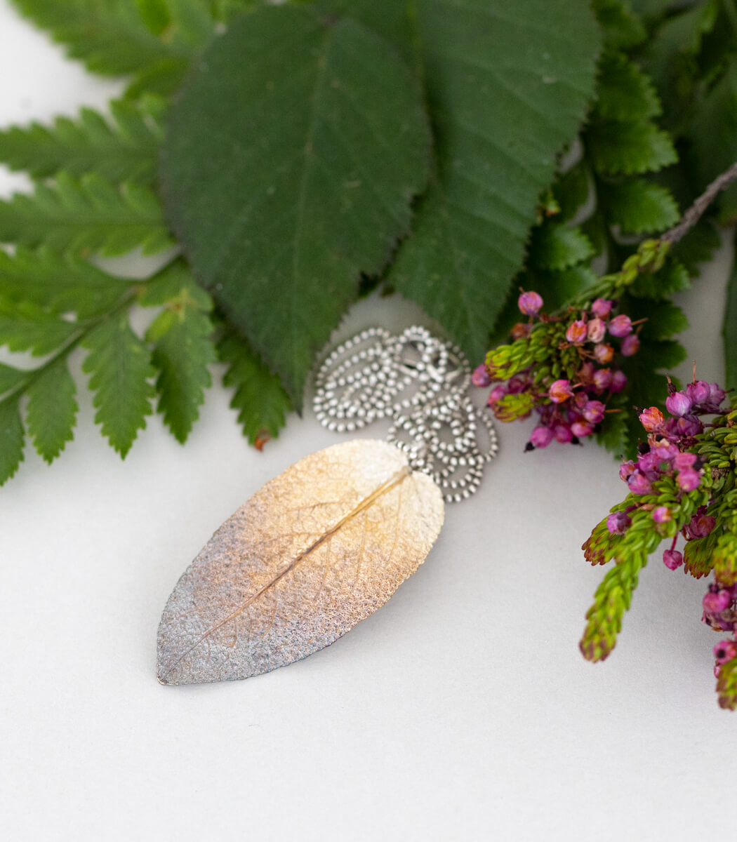 Salbeiblatt Anhänger Silber, Gesamtansicht, handgefertigter Naturschmuck – goodrun