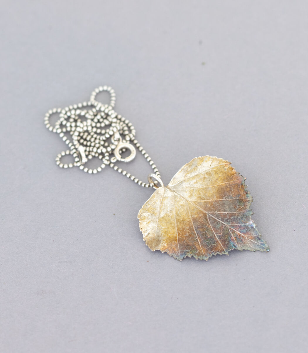 Birkenblatt Anhänger Silber, Gesamtansicht, handgefertigter Naturschmuck – goodrun