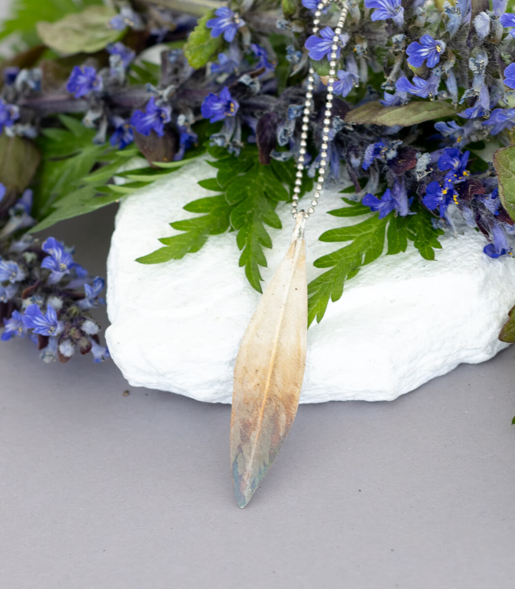Weidenblatt Anhänger Silber, getragen, Unikat Naturschmuck – goodrun