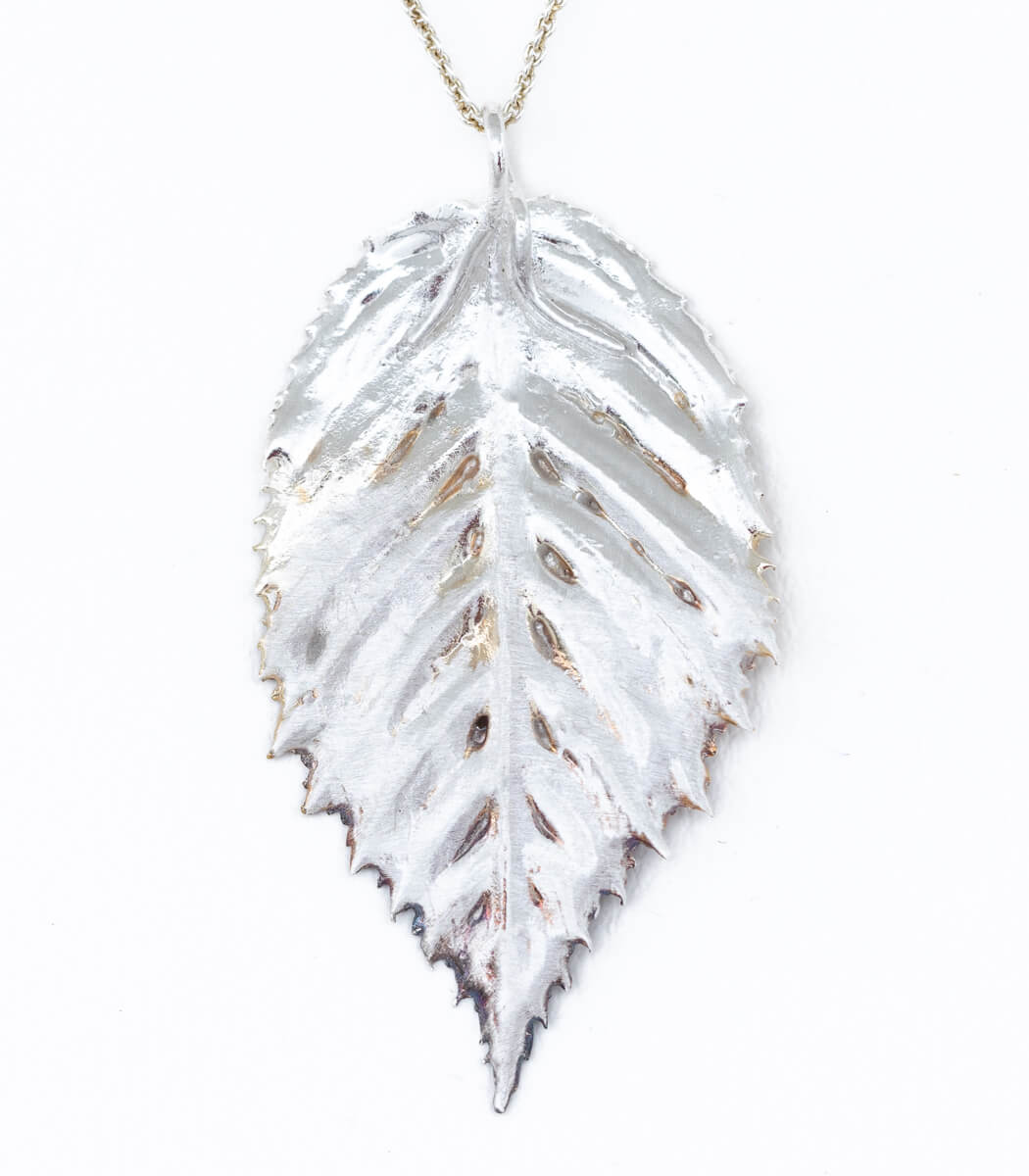 Silber Anhänger Hainbuche – Rückseite, Naturschmuck aus echtem Hainbuchenblatt goodrun