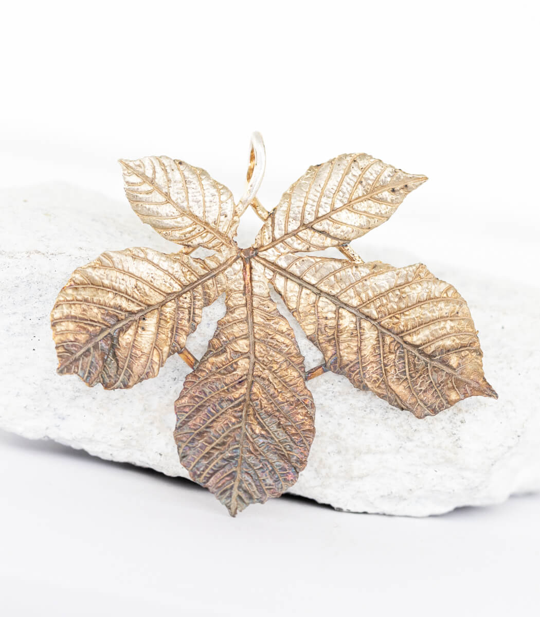 Silber Anhänger Kastanienblatt – handgefertigter Naturschmuck aus echtem Kastanienblatt, Recyclingsilber goodrun