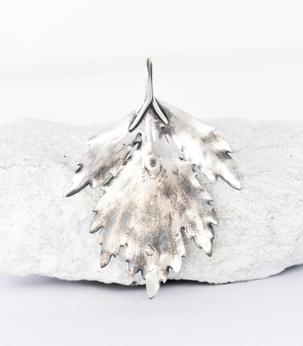 Silber Anhänger Beifüß – Rückseite des Anhängers, Naturschmuck aus echtem Beifüßblatt goodrun