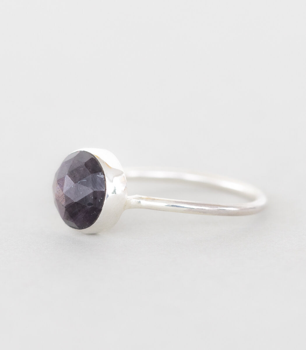 Stern Saphir Ring Silber Gr. 58, weitere Detailansicht Stein – goodrun