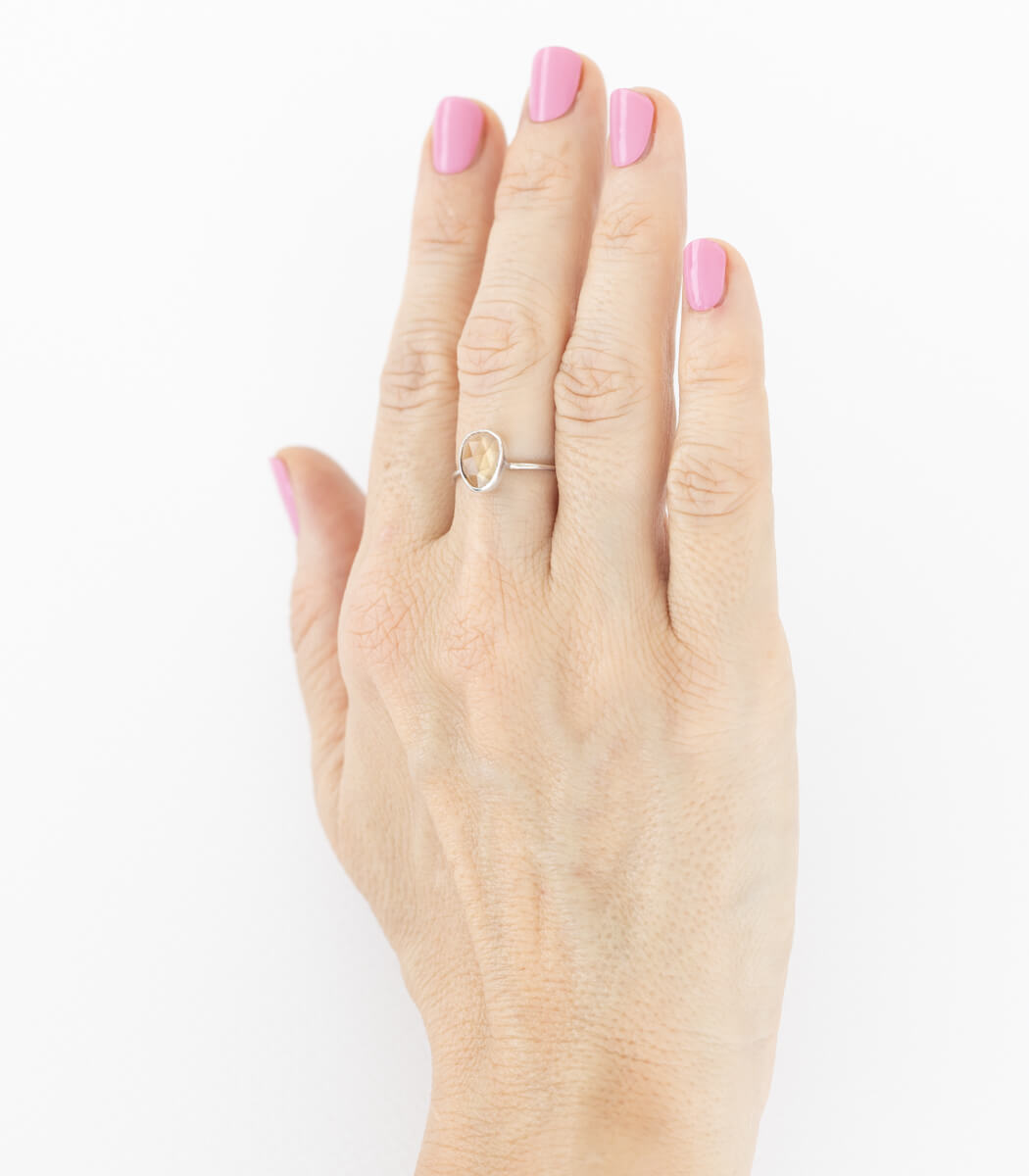 Citrin Ring Silber Gr. 58, Detailansicht gelber Stein, handgefertigter Naturschmuck – goodrun