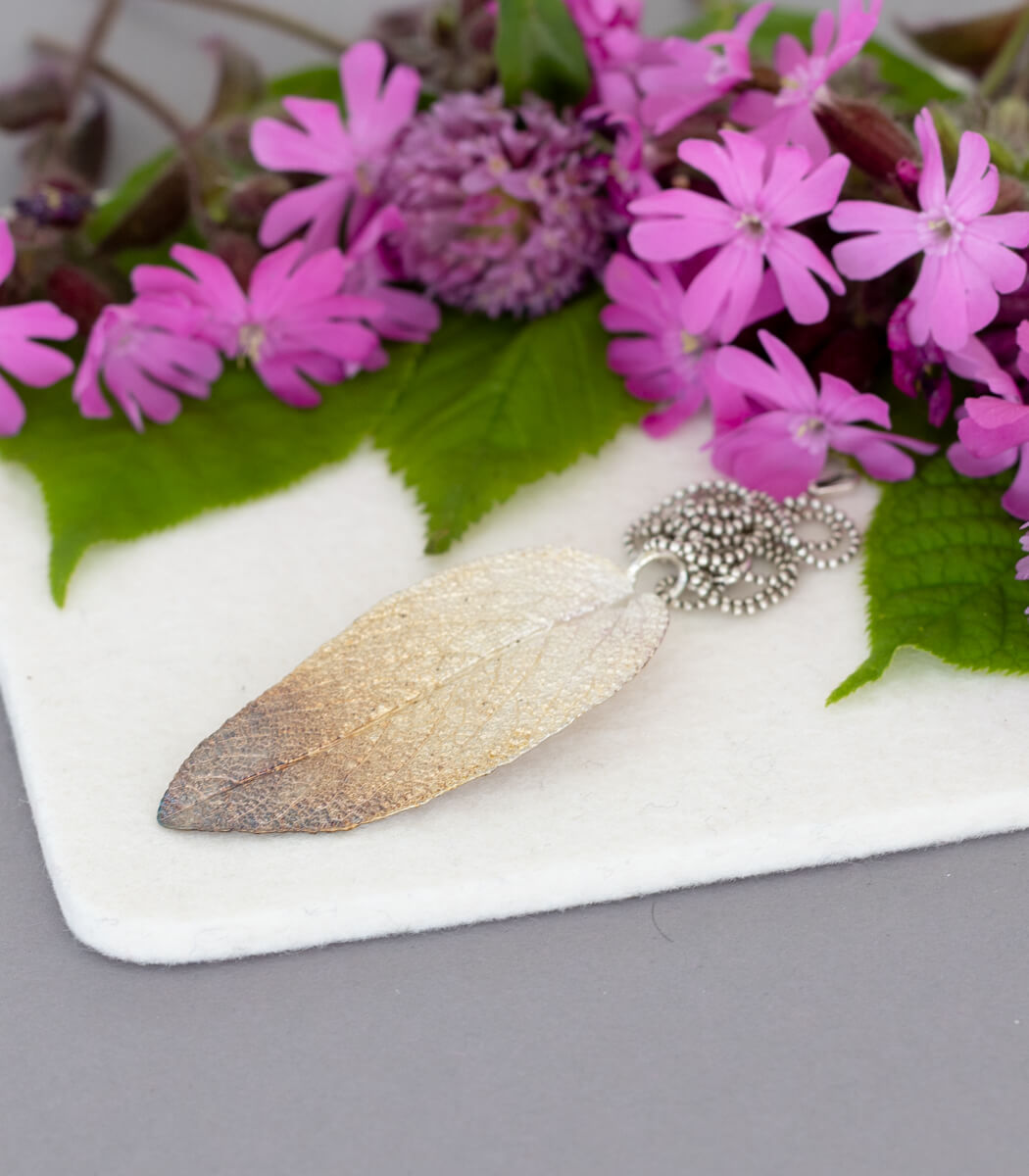 Salbeiblatt Anhänger Silber, weitere Ansicht, handgefertigter Schmuck – goodrun