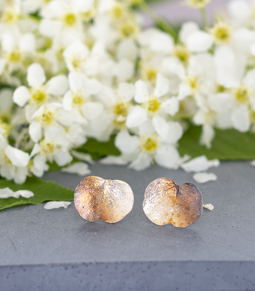 Eukalyptus Ohrstecker Silber, Gesamtansicht, handgefertigter Naturschmuck – goodrun