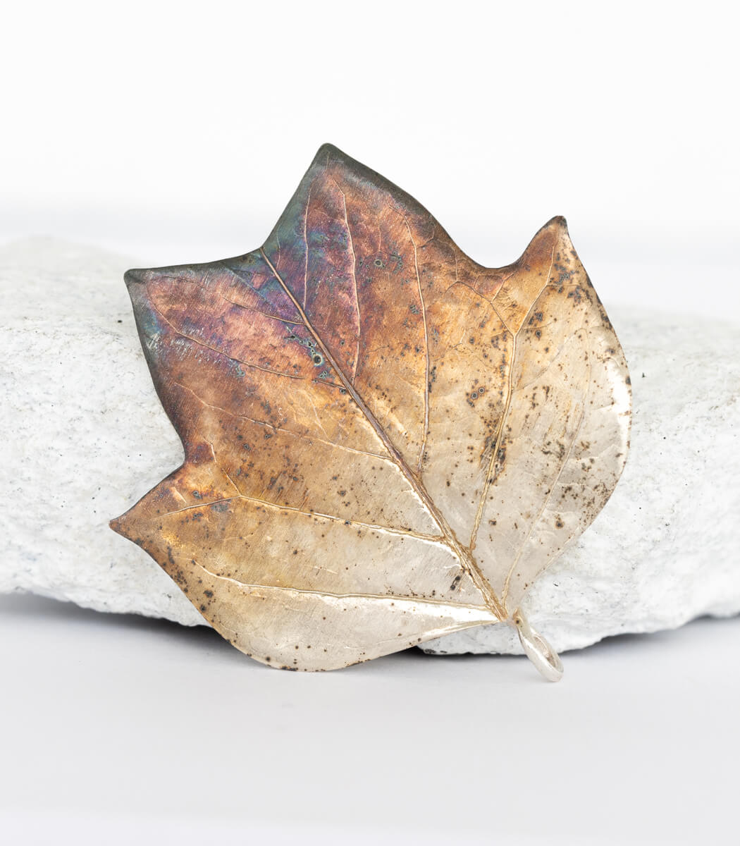 Silber Tulpenbaum Anhänger – zweites Stück Größenvergleich, handgefertigtes Naturschmuck Unikat
