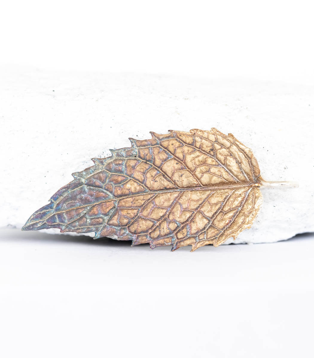 Silber Anhänger Minze – Rückseite und Öse, handgefertigter Naturschmuck aus Recyclingsilber