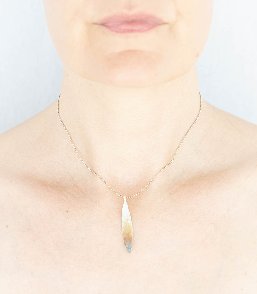 Silber Olivenblatt Anhänger – Größenvergleich, schlankes Naturschmuck Einzelstück von goodrun