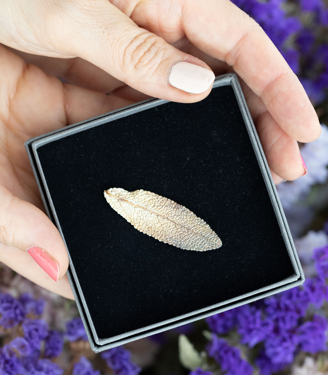 Salbeiblatt Silber Brosche – fünftes Unikat getragen, Naturschmuck Brosche von goodrun