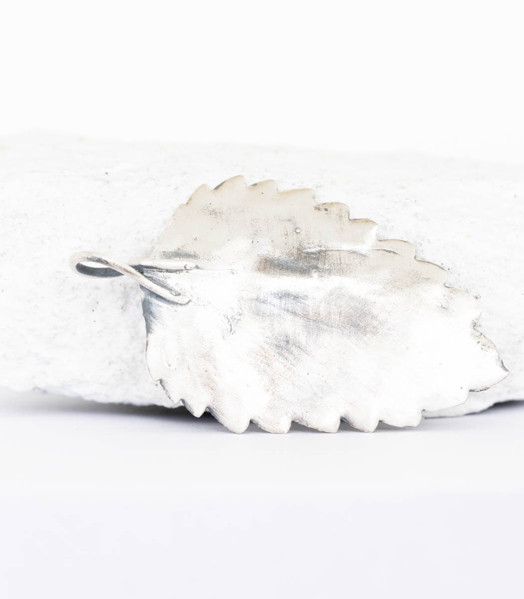 Silber Melisse Anhänger – Größenvergleich, handgefertigtes Naturschmuck Einzelstück von goodrun