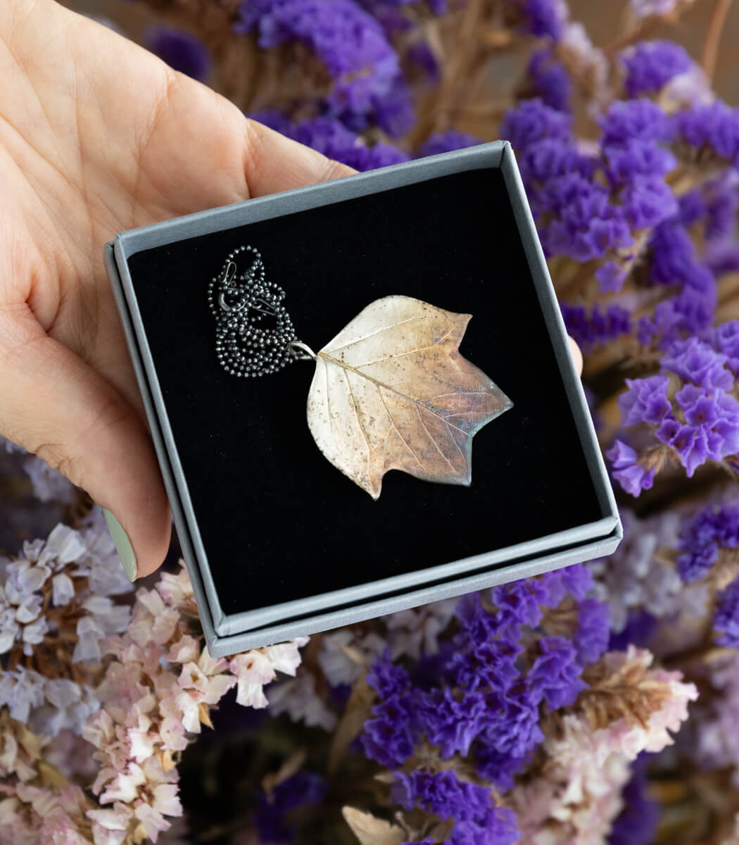 Silber Tulpenbaum Kette – zweites Unikat am Hals, feiner Naturschmuck Anhänger von goodrun