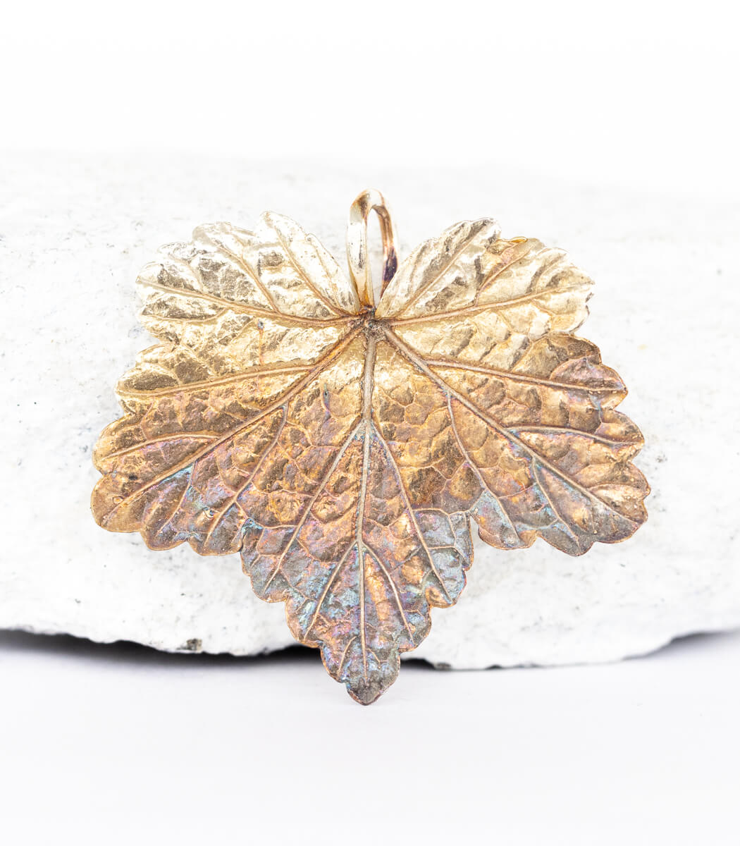 Silber Anhänger Johannisbeere – handgefertigter Naturschmuck aus echtem Johannisbeerblatt, Recyclingsilber – goodrun