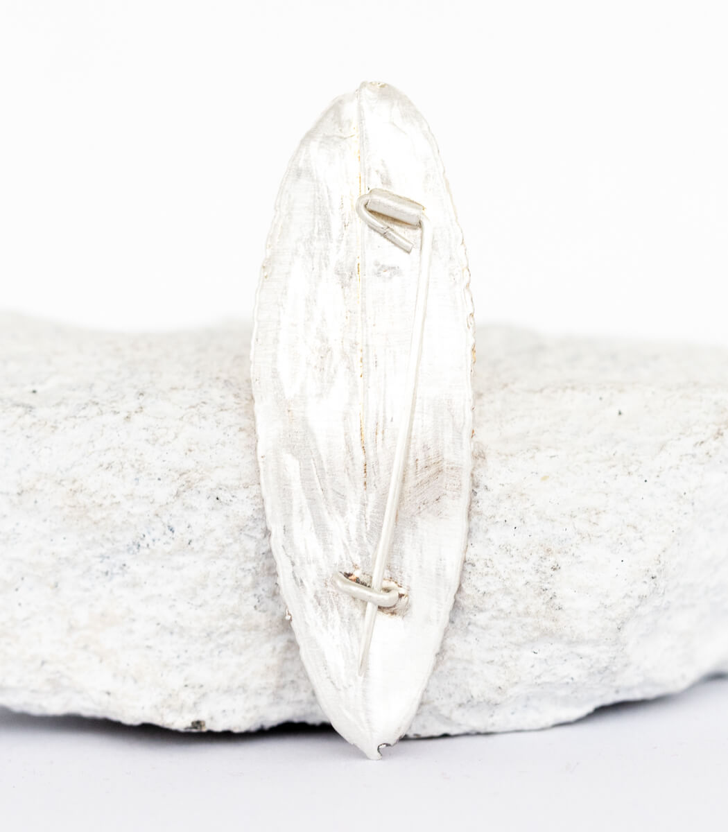 Salbeiblatt Brosche Silber – Größenvergleich, handgefertigtes Naturschmuck Einzelstück von goodrun