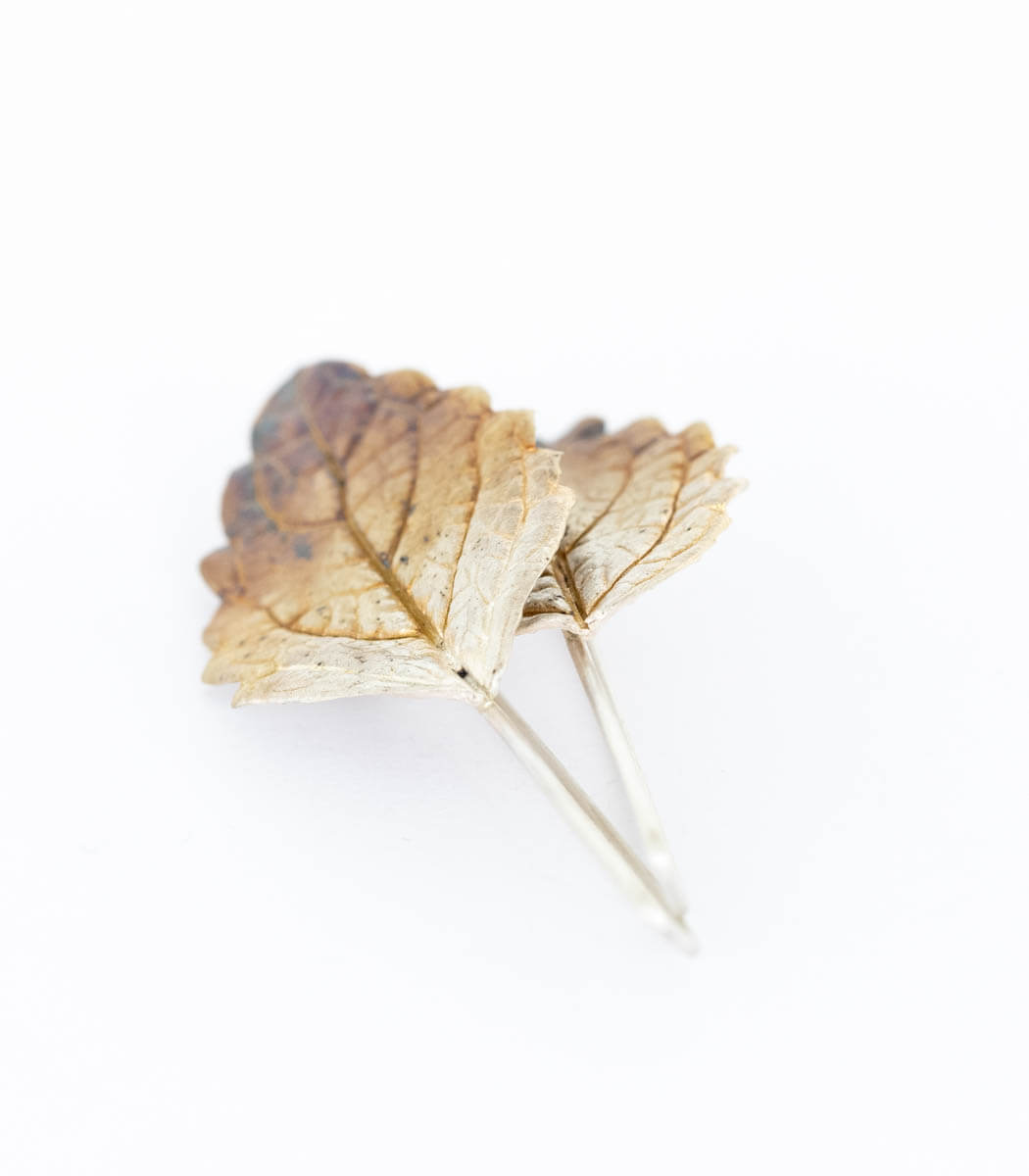 Melisse Ohrhänger Silber – Größenvergleich, feiner Naturschmuck aus Recyclingsilber goodrun
