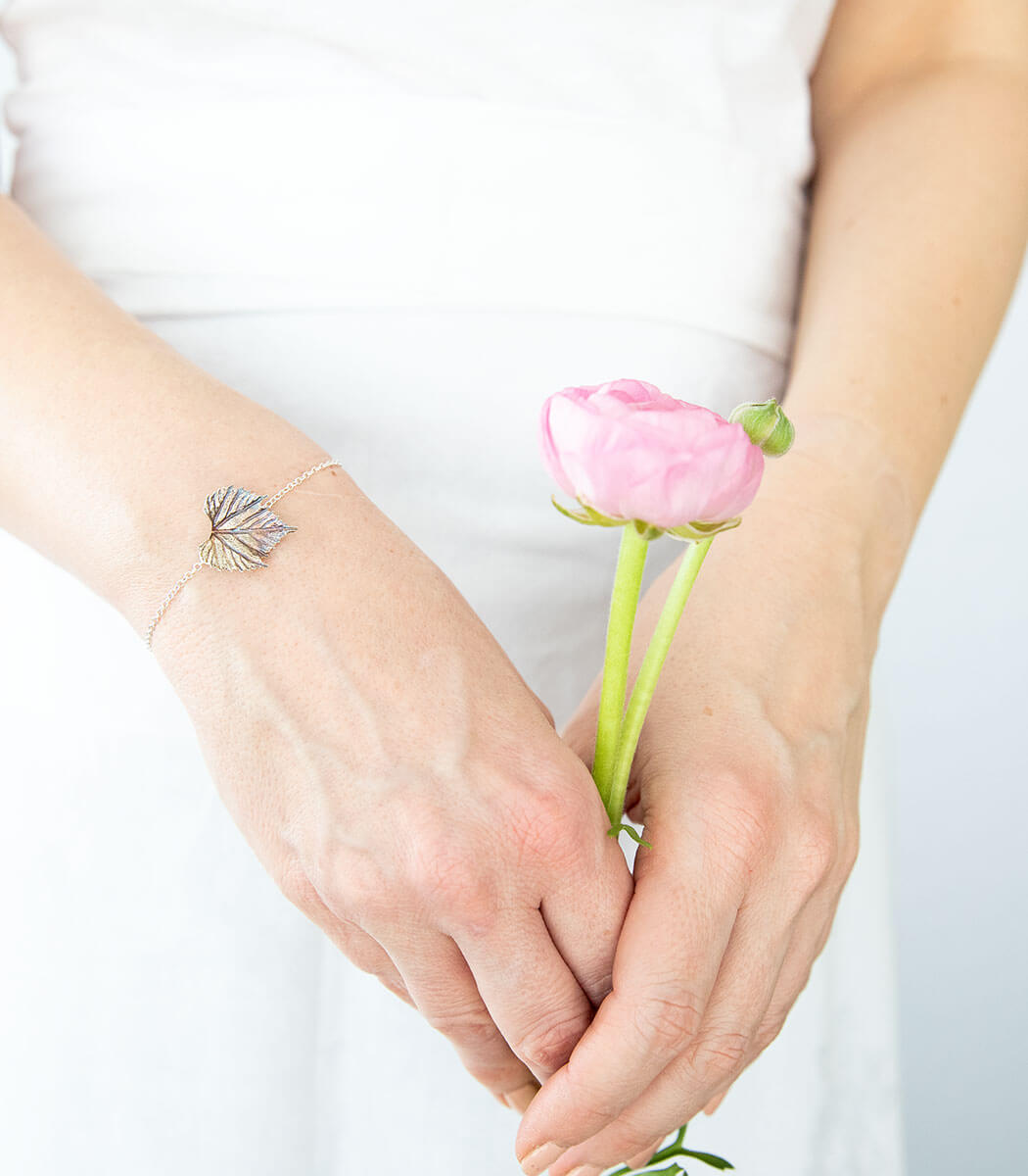 Silber Weinblatt Armband – Verschluss-Detail, stabiler Steckverschluss für Naturschmuck Armband