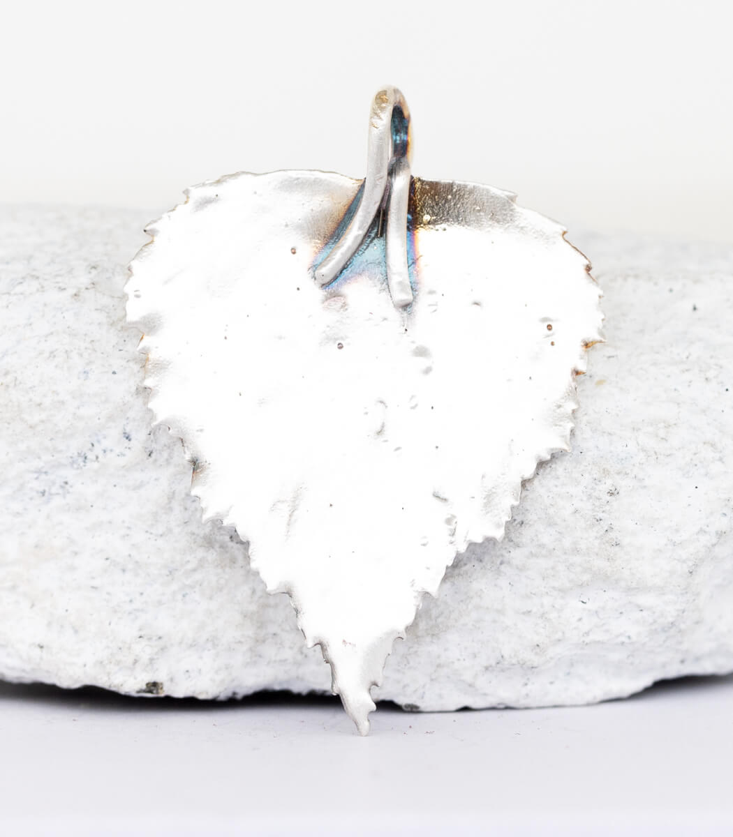 Silber Anhänger Birkenblatt – drittes Stück Rückseite, Naturschmuck aus Recyclingsilber