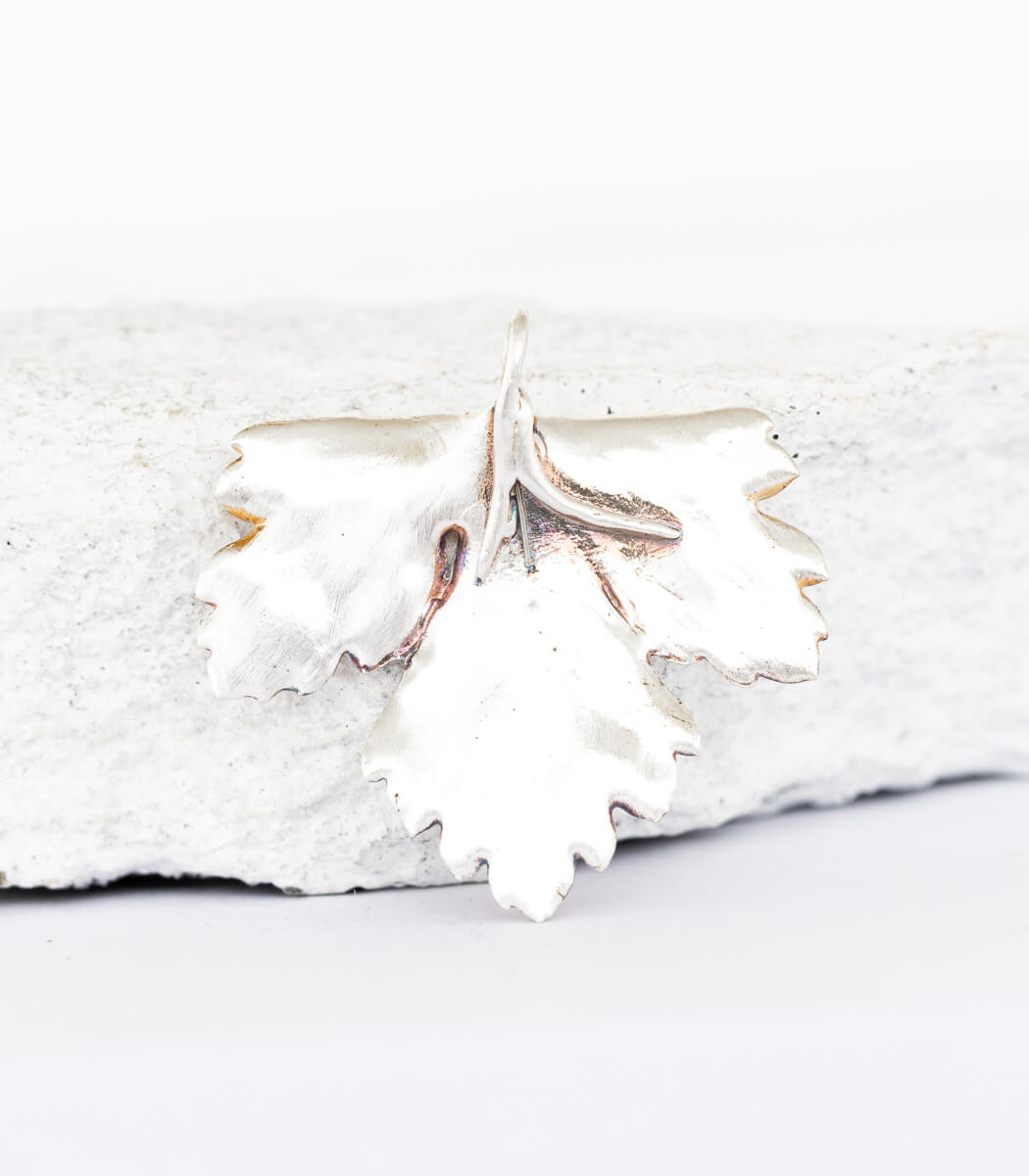 Silber Anhänger Petersilie – Rückseite und Öse, handgefertigter Naturschmuck aus Recyclingsilber
