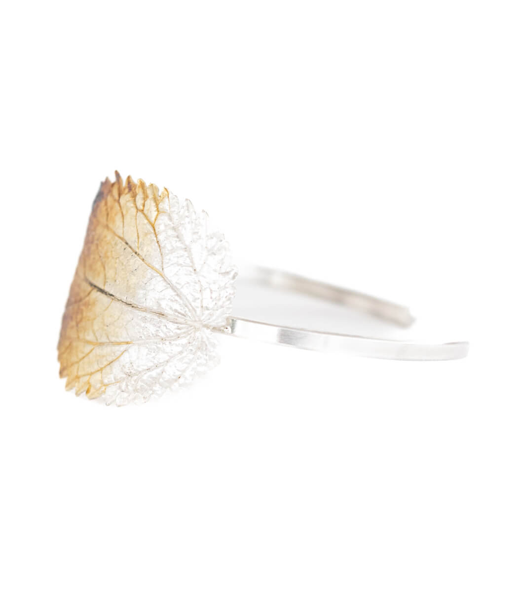 Silber Armspange Brennnessel – Rückseite, Naturschmuck aus Recyclingsilber goodrun