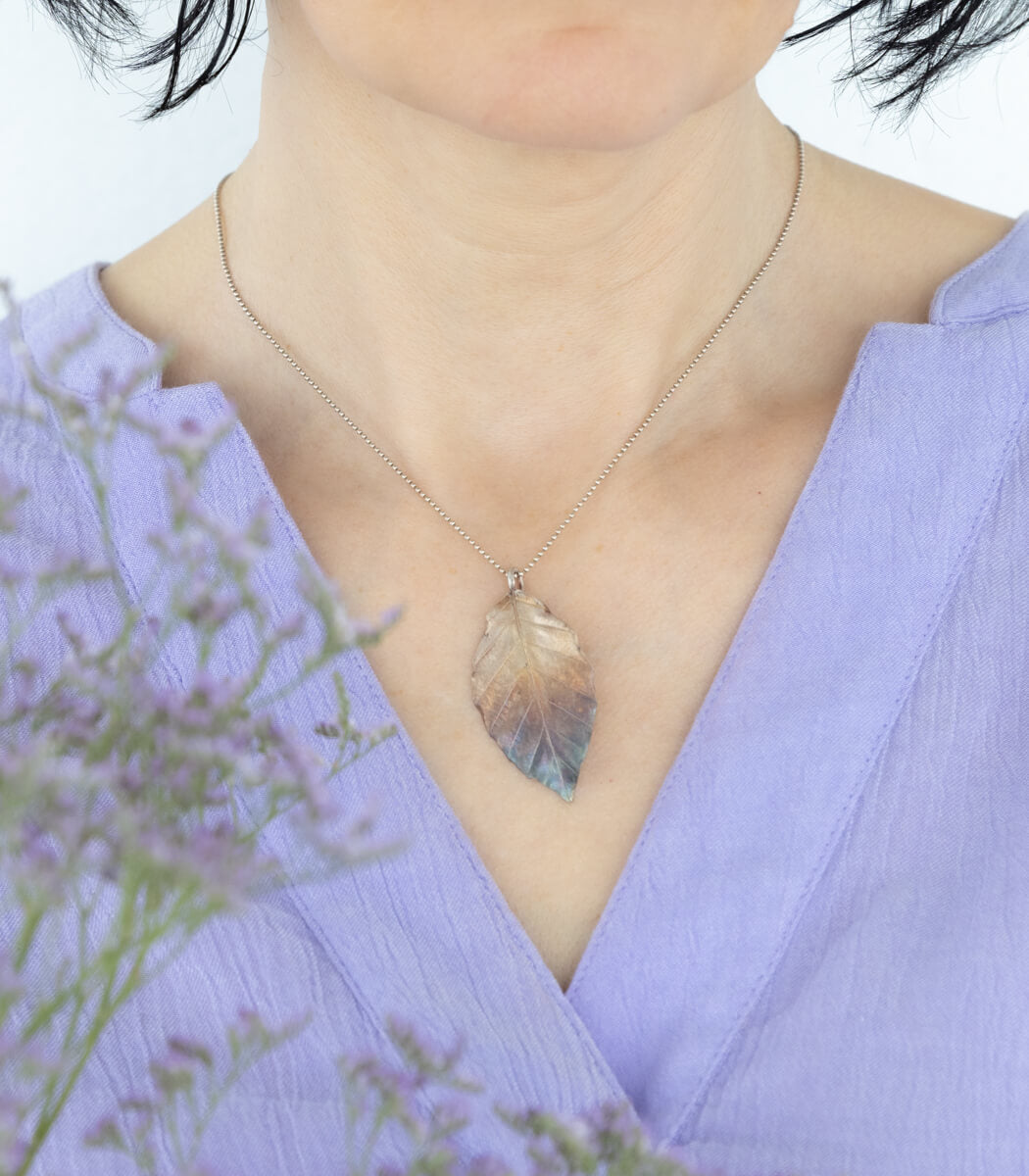 Buchenblatt Anhänger Silber, Detailansicht Blatt, Naturschmuck handgemacht – goodrun