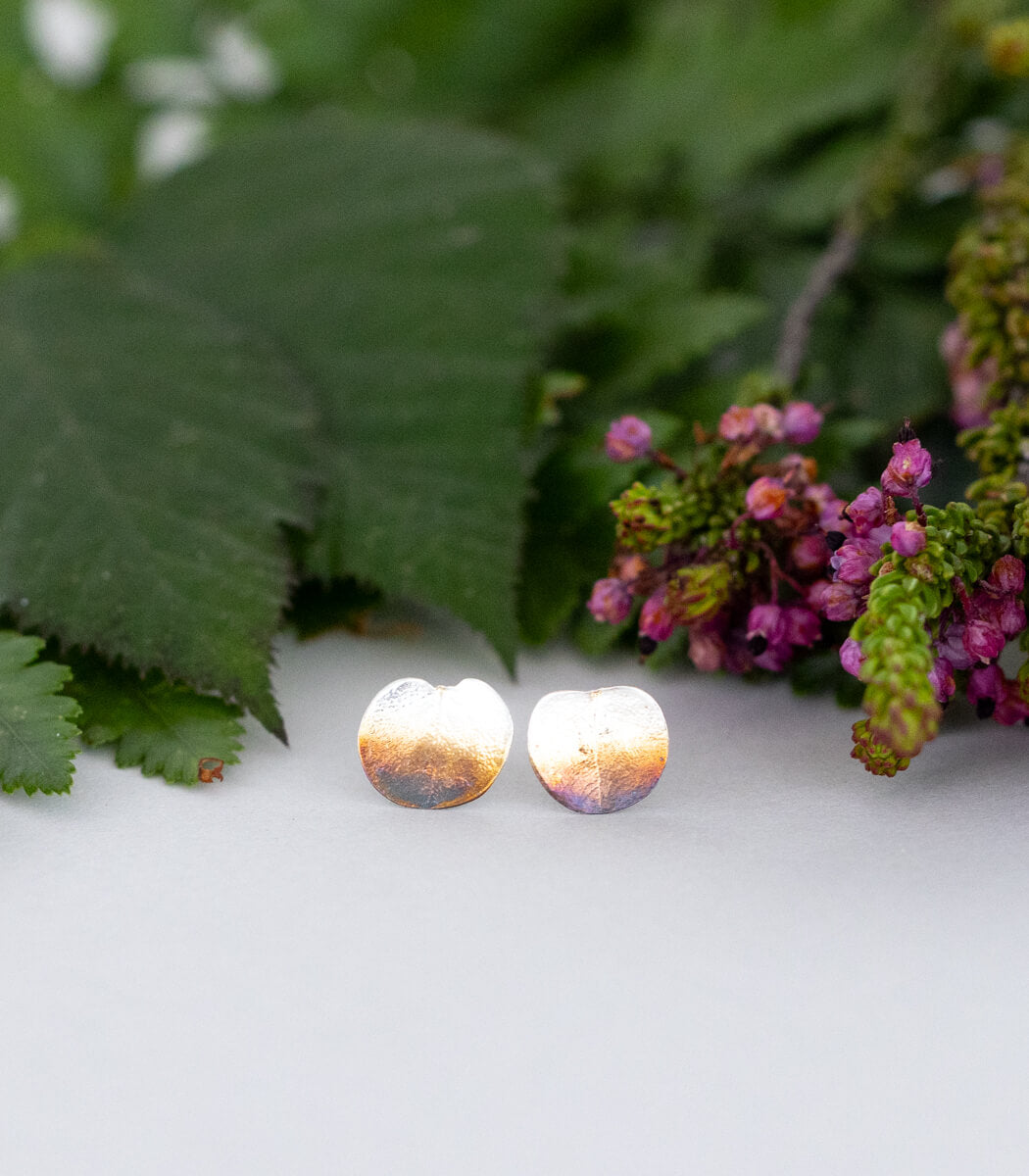 Eukalyptus Ohrstecker Silber, Gesamtansicht, handgefertigter Naturschmuck – goodrun