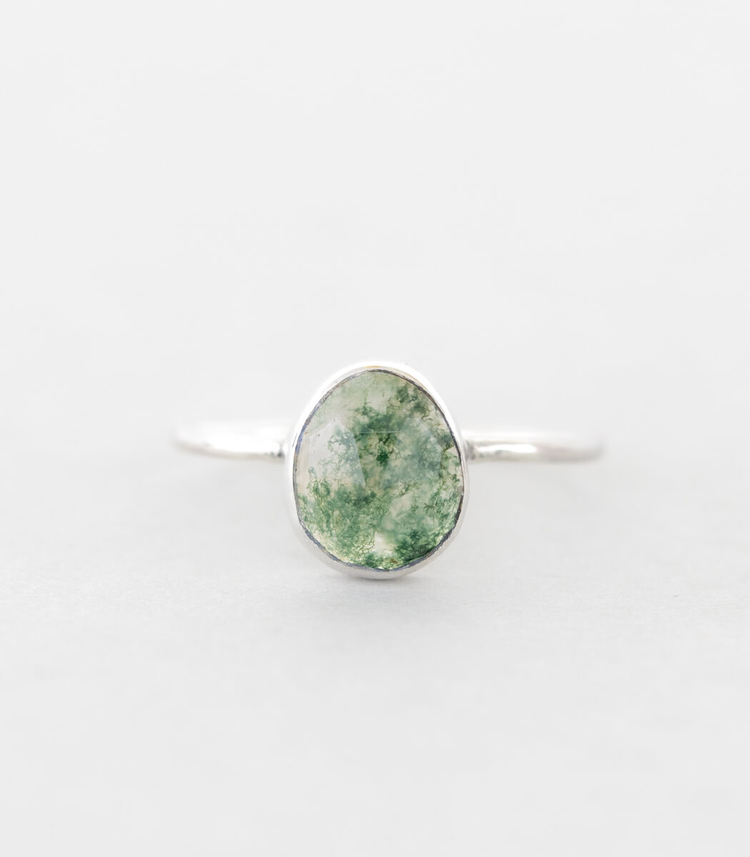 Moosachat Ring Silber Gr. 56, seitliche Ansicht, Unikat aus Recyclingsilber – goodrun