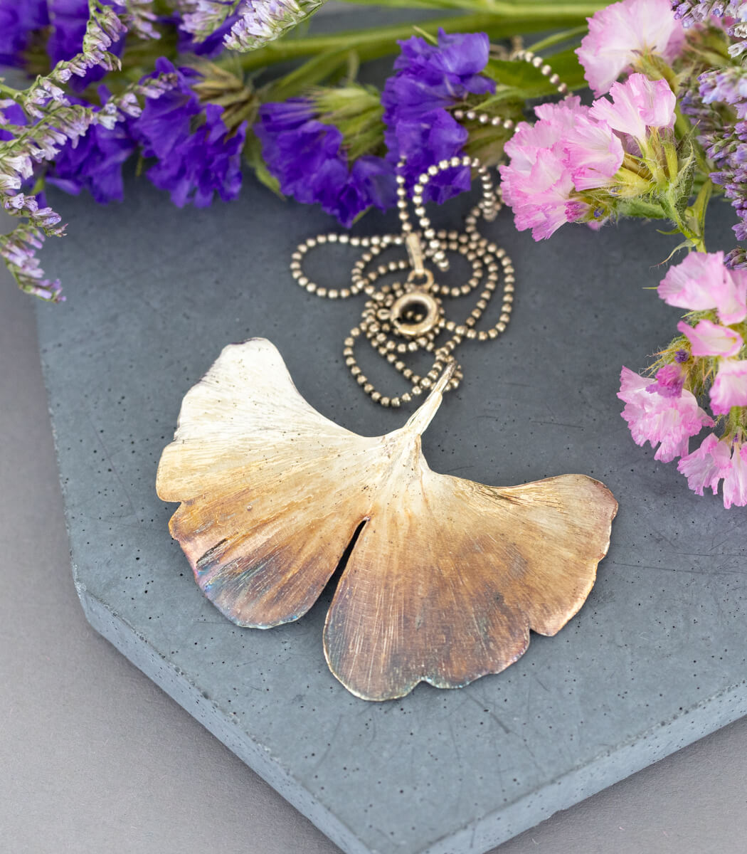 Ginkgo Anhänger aus Recyclingsilber, handgefertigt, echtes Ginkgoblatt, Unikat – goodrun