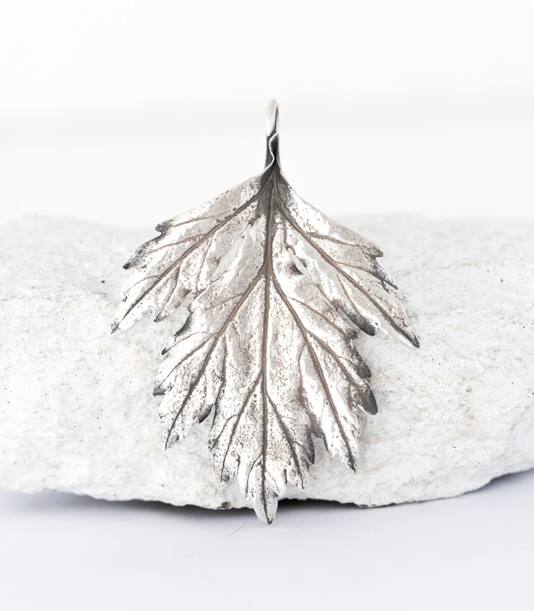 Silber Anhänger Beifüß – handgefertigter Naturschmuck aus echtem Beifüßblatt, Recyclingsilber goodrun