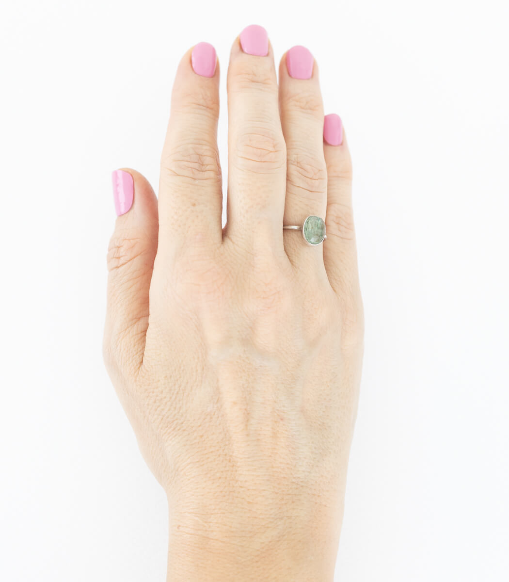 Steinring nach Wahl Silber, Detailansicht Fassung, Naturschmuck – goodrun