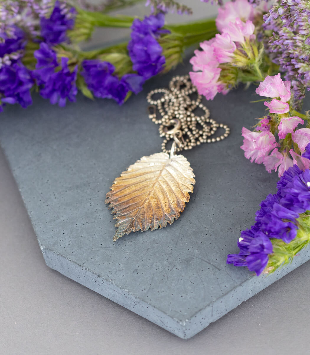 Ulme Anhänger Silber, Gesamtansicht, handgefertigter Naturschmuck – goodrun