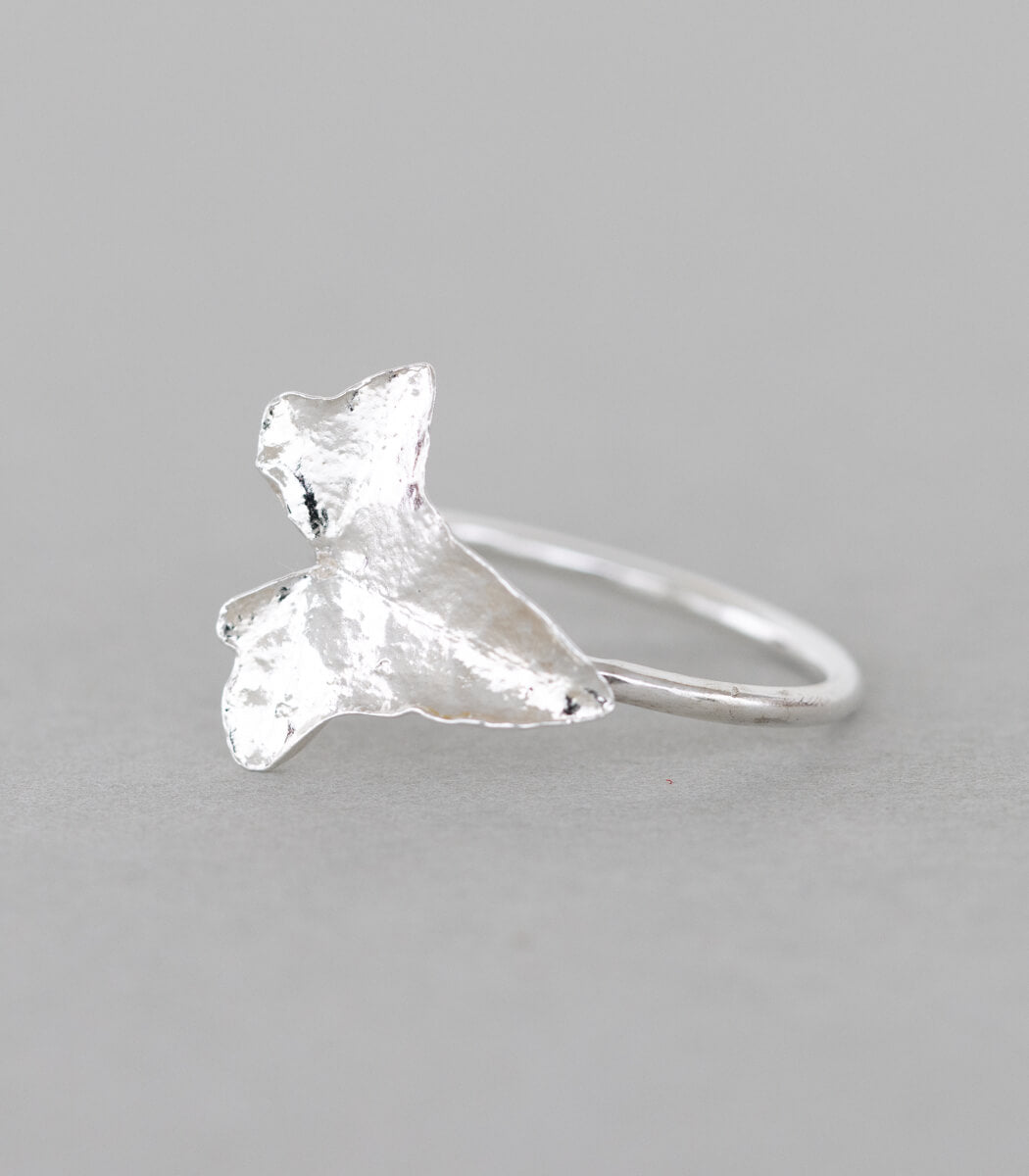 Silber Ring Efeublatt Gr. 57 – Gesamtansicht Vorderseite, handgefertigter Schmuck goodrun