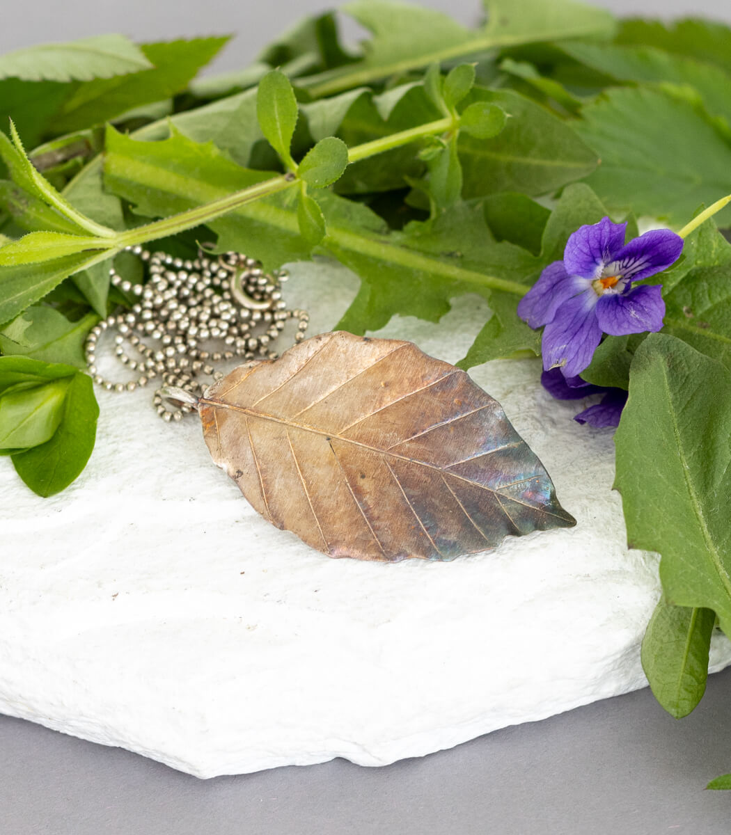 Buchenblatt Anhänger Silber, Gesamtansicht, handgefertigter Naturschmuck – goodrun