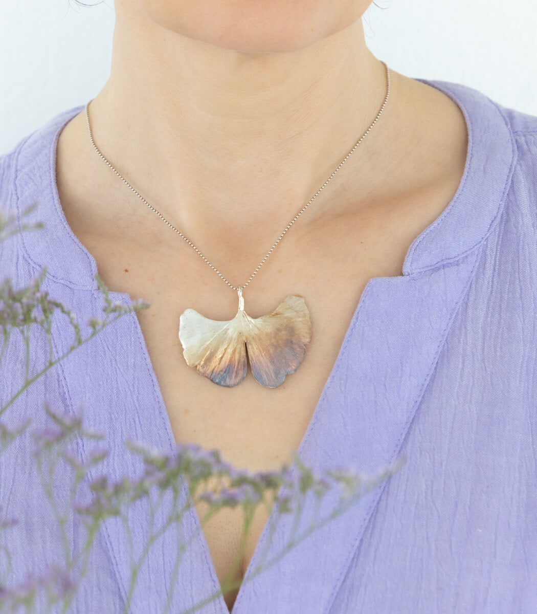 Ginkgo Anhänger Silber, Detailansicht Blatt, Naturschmuck handgemacht – goodrun