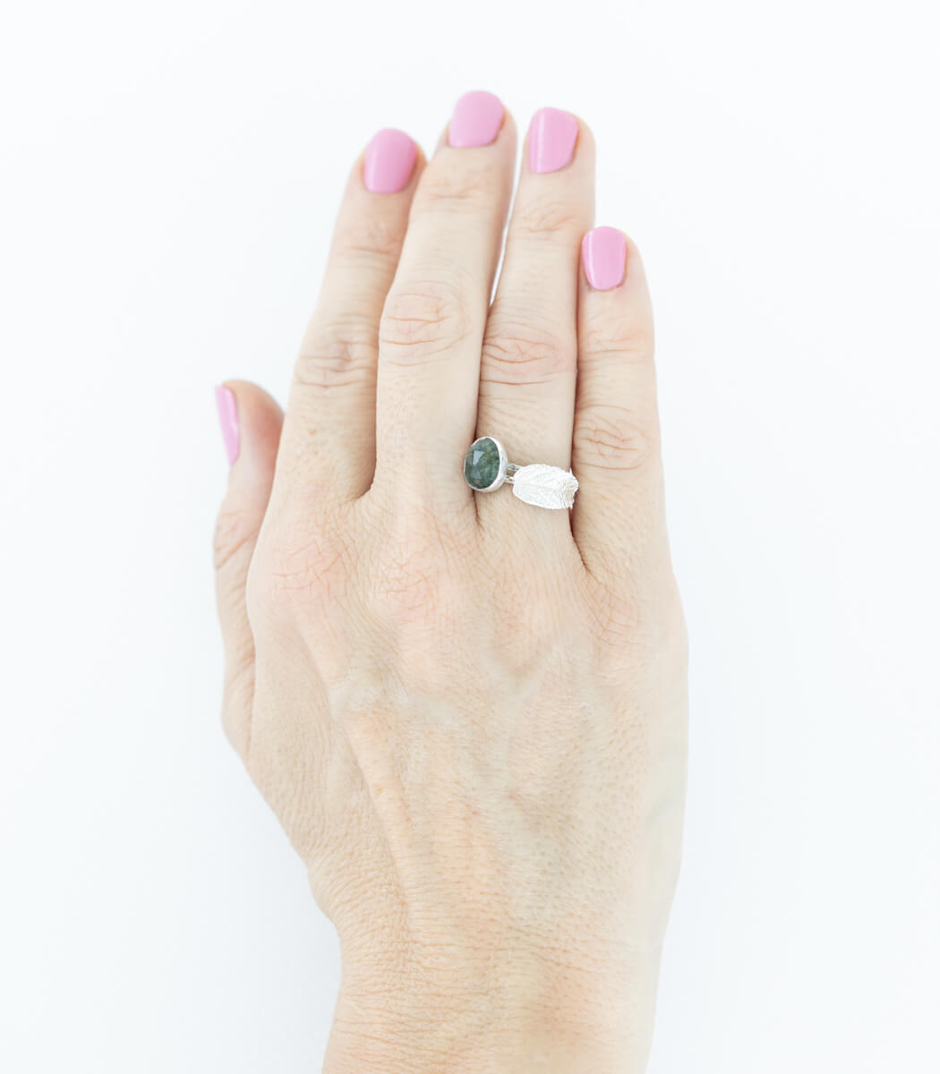 Silber Ring Salbeiblatt Gr. 53 – Gesamtansicht Vorderseite, handgefertigter Schmuck goodrun