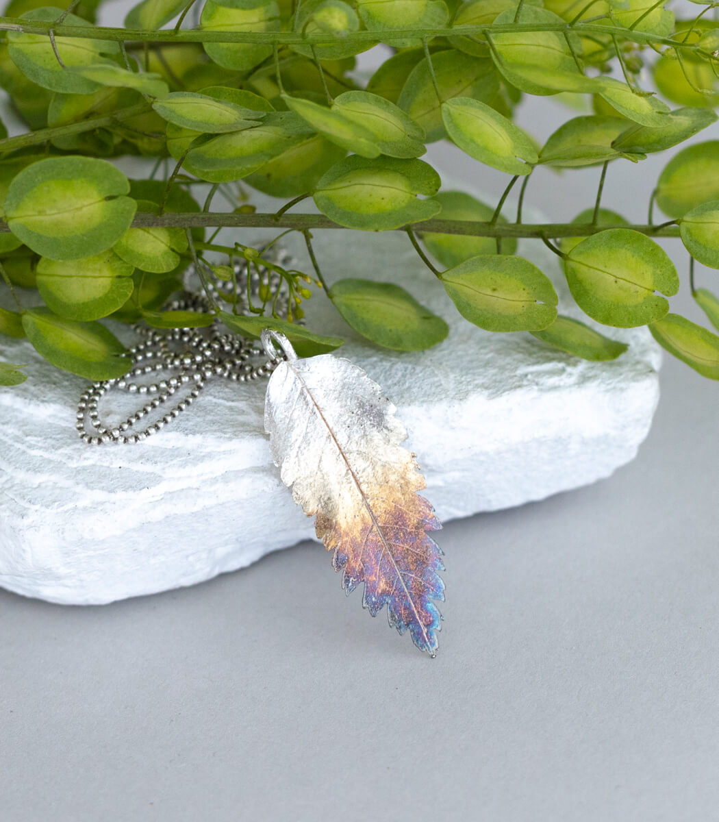 Eberesche Anhänger Silber, Gesamtansicht, handgefertigter Naturschmuck – goodrun
