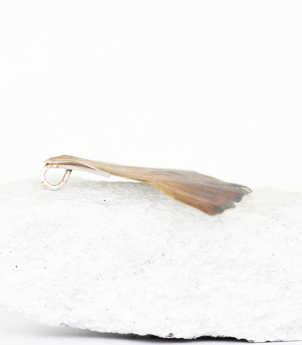 Silber Ginkgoblatt Anhänger – Größenvergleich, handgefertigtes Naturschmuck Einzelstück von goodrun