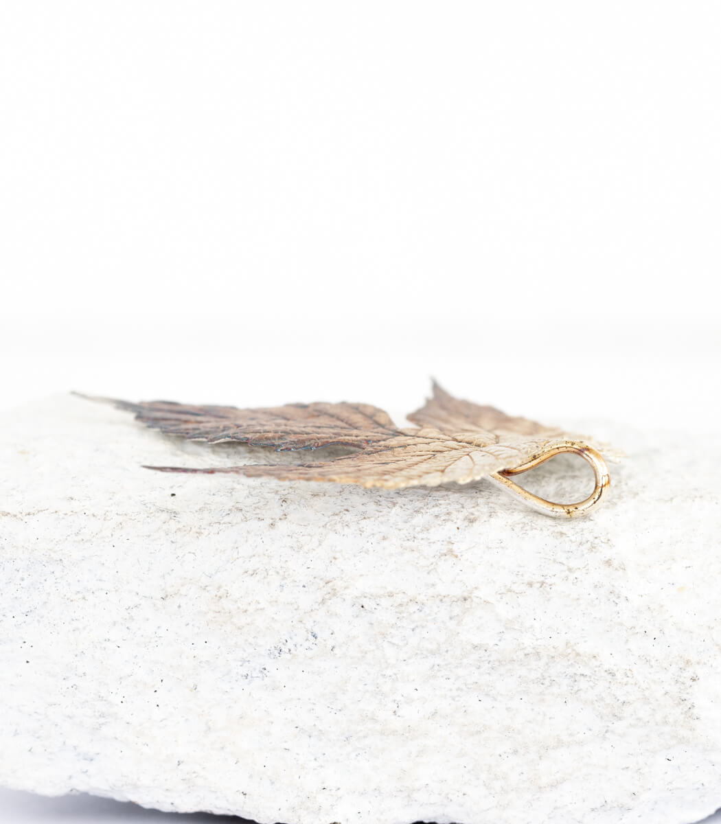 Silber Anhänger Hopfenblatt zweites Unikat – getragen als Halskette, Naturschmuck von goodrun