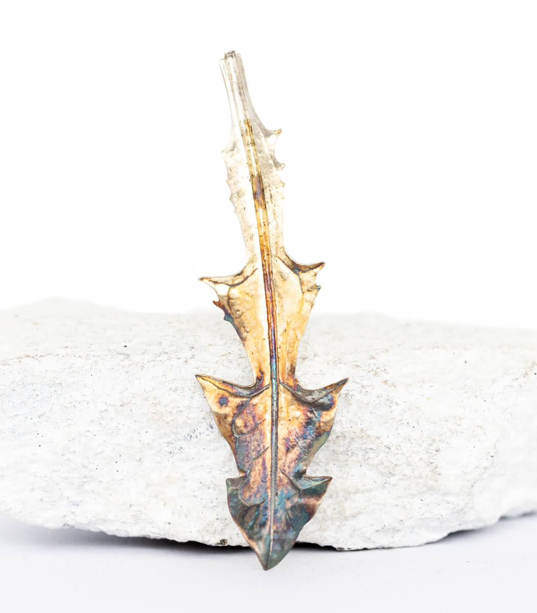 Silber Brosche Löwenzahn – handgefertigter Naturschmuck aus echtem Löwenzahnblatt, Recyclingsilber – goodrun