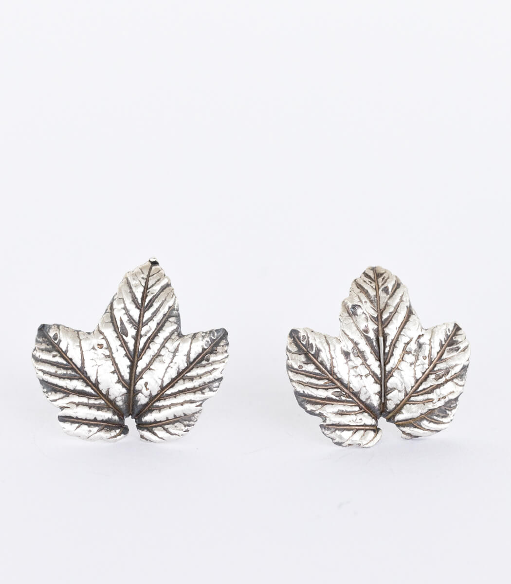 Ahorn Ohrstecker Silber – Größenvergleich, herbstlicher Naturschmuck Ohrstecker aus Recyclingsilber