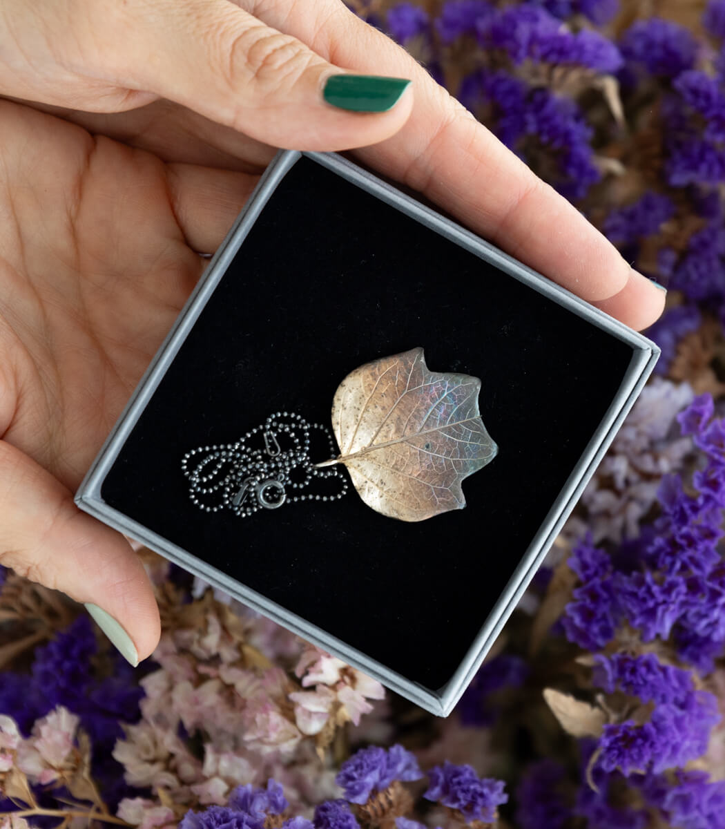 Silber Tulpenbaum Kette – drittes Unikat am Hals, feiner Naturschmuck Anhänger von goodrun