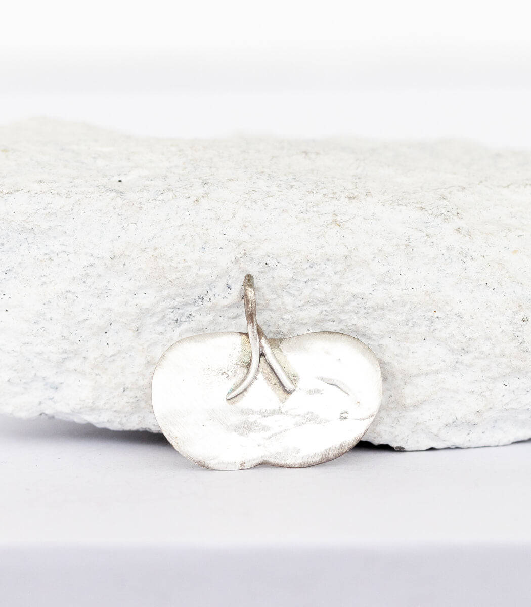 Silber Anhänger Eukalyptus – Rückseite und Öse, handgefertigter Naturschmuck aus Recyclingsilber
