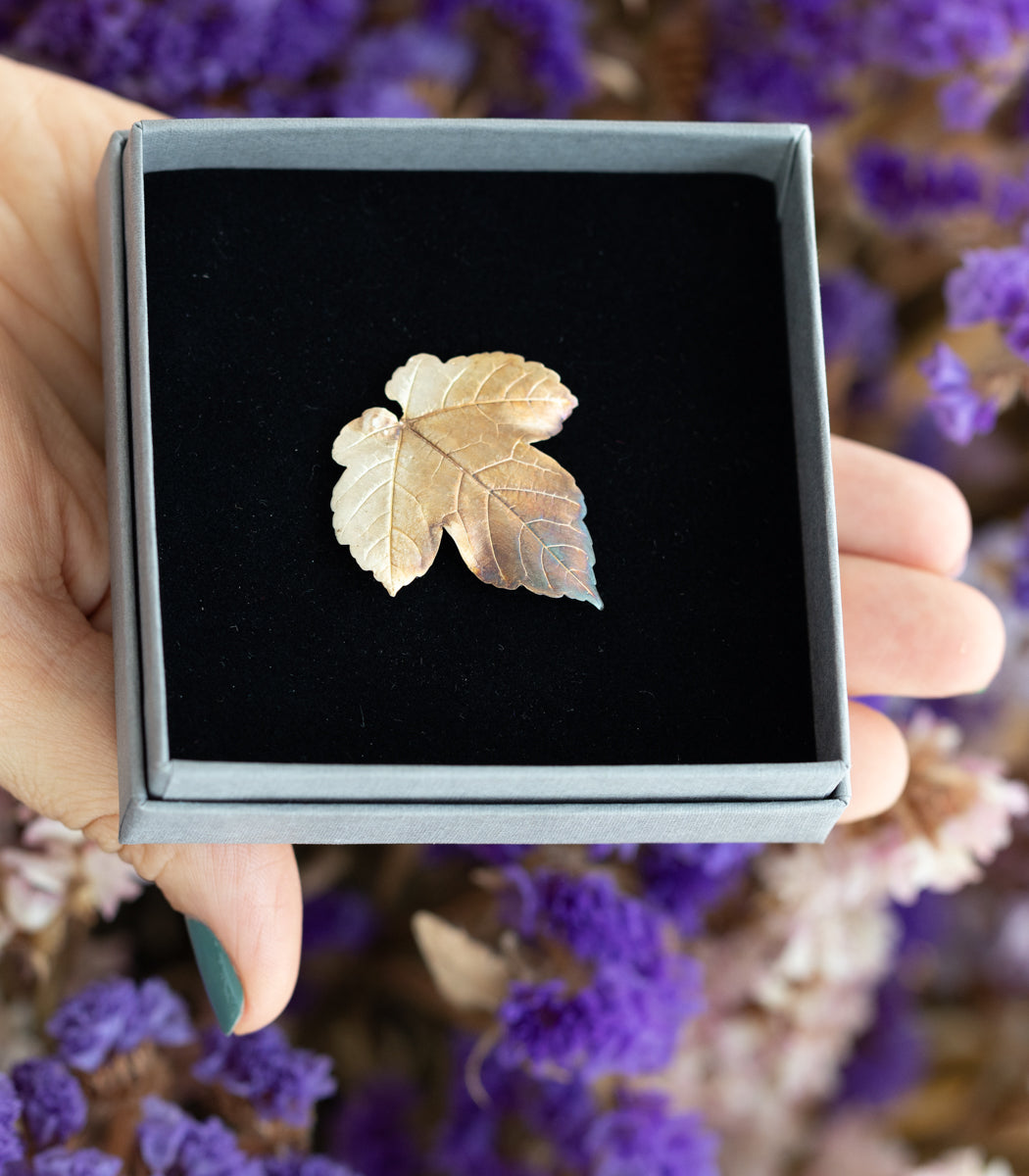 Ahorn Silber Brosche – zweites Unikat getragen, Naturschmuck Brosche von goodrun