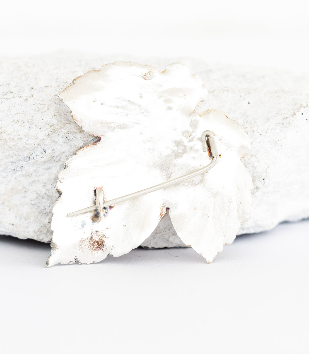 Ahorn Brosche Silber – zweites Stück Größenvergleich, handgefertigtes Naturschmuck Unikat
